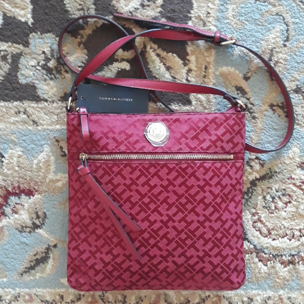 9x*Host Pick* Tommy Hilfiger crossbody bag